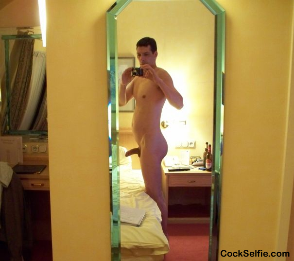 Nackt im Hotel - Cock Selfie