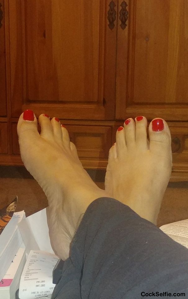 My 46 yr. Old black Ex-Gf's sexy feet & suckable long toes...They taste & smell soooo delicious! - Cock Selfie