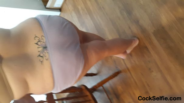 Looking good this morning in cotton panties I love big booty girls - Cock Selfie