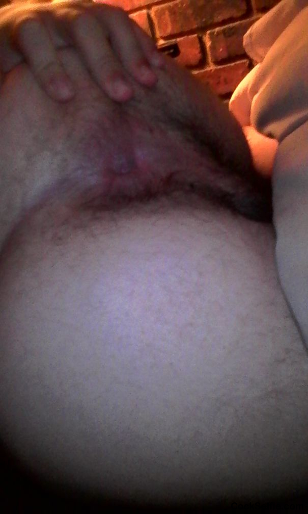 looking for older man to fuck my hole,message me - Cock Selfie