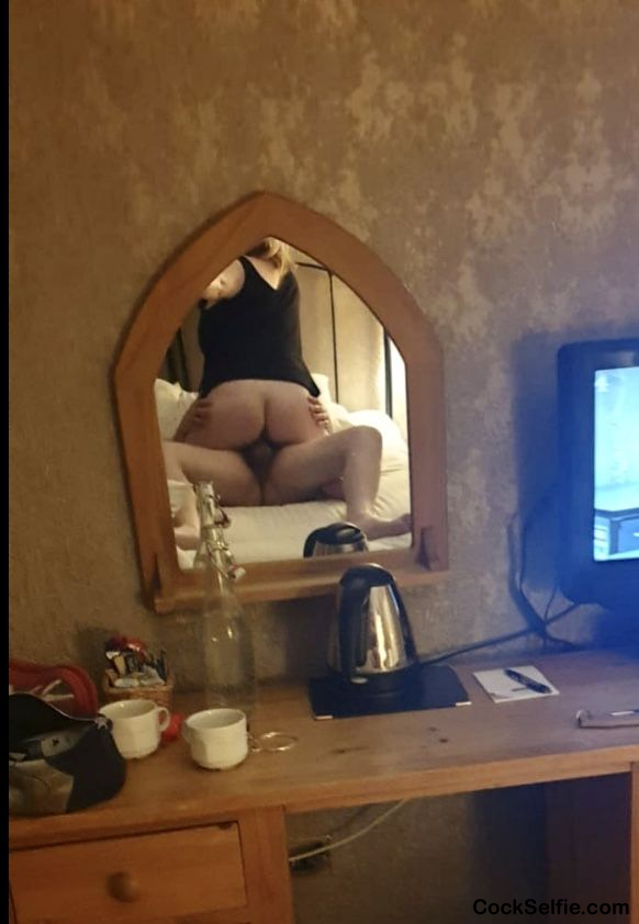 Hotel fuck - Cock Selfie