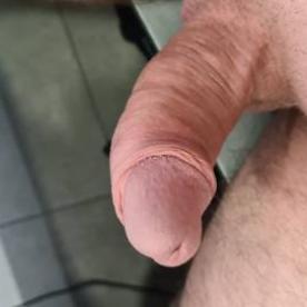 Jacking off to cocks - Cock Selfie