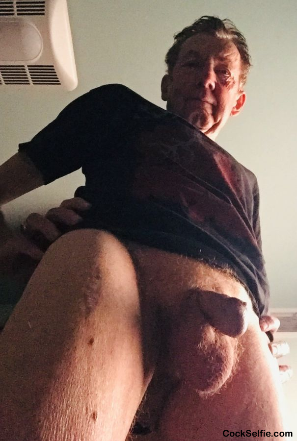 To the point - Cock Selfie
