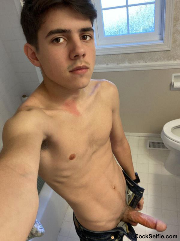 I'm a young latin stud - Cock Selfie