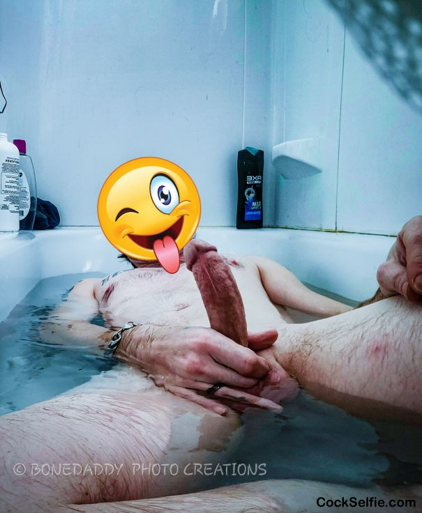 Fun in the tub - Cock Selfie